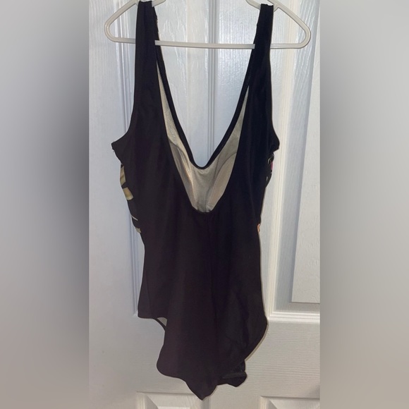 FLORAL PRINT BATHING SUIT SIZE 8 - Picture 11 of 11